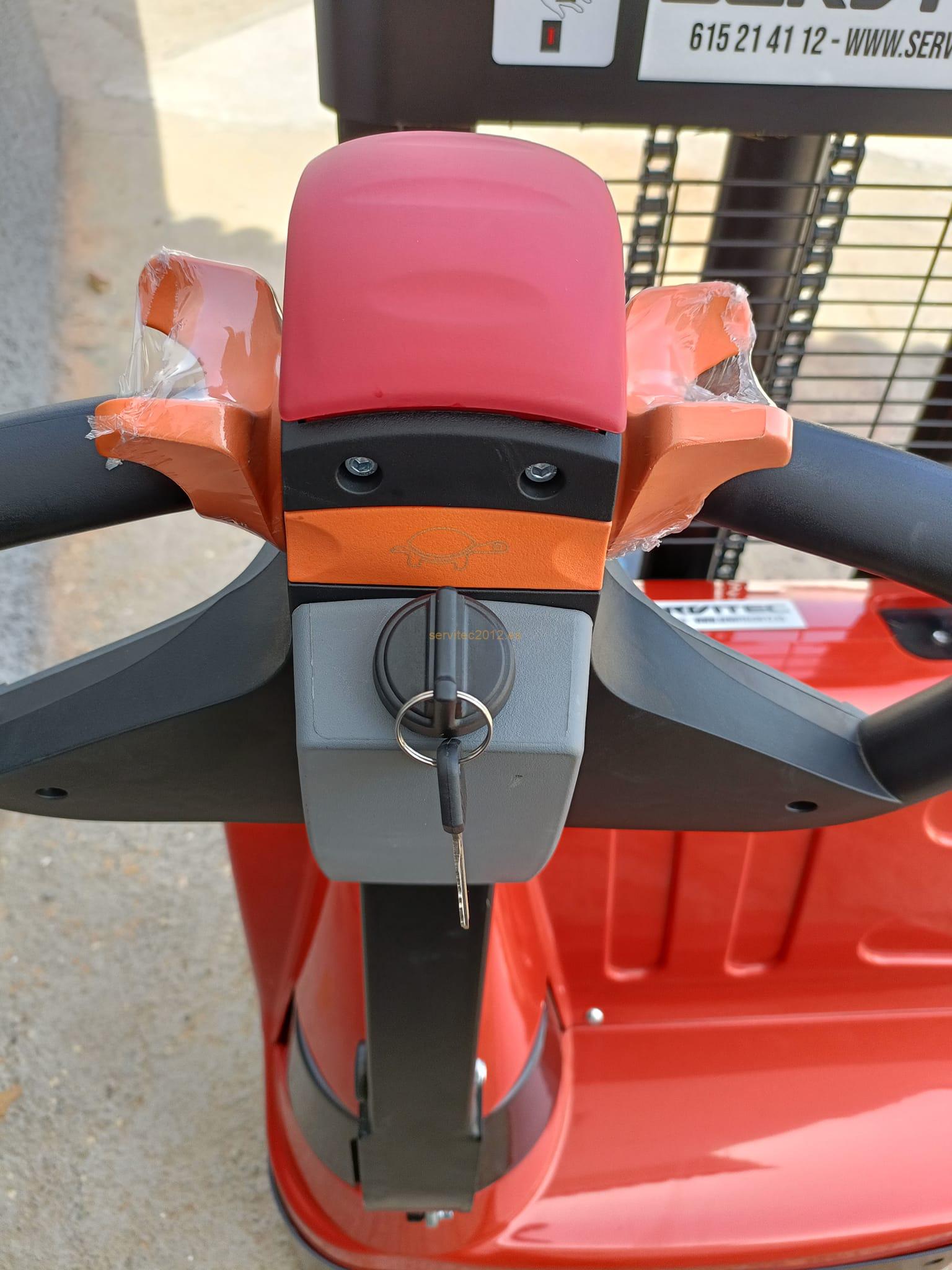 Apilador Eléctrico E.F.1500 KG MASTIL CORTO - Imagen 7