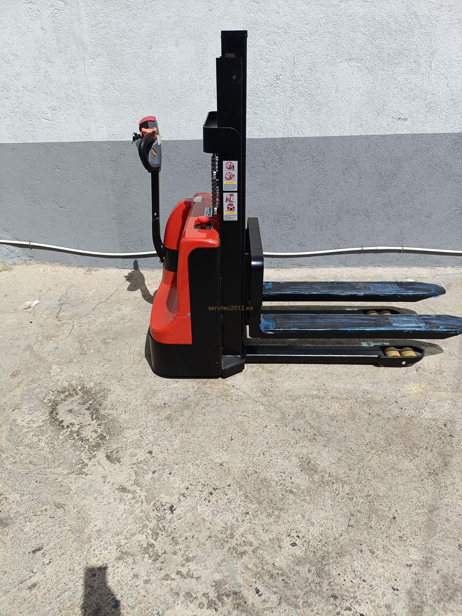 Apilador Eléctrico E.F.1500 KG MASTIL CORTO