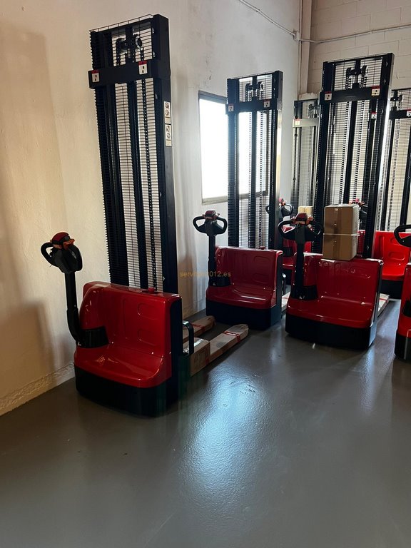 Apilador E.F. 1500 KG mastil Standard